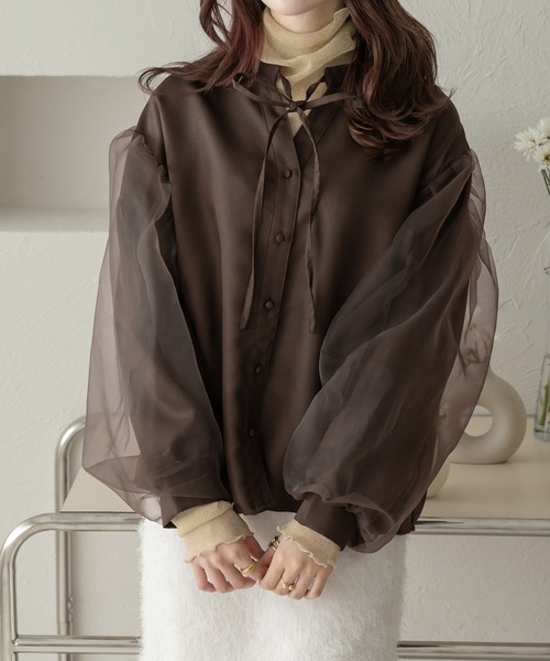 Ambre Neige(アンブルネージュ)の「オーガンジドッキングバンドカラーシャツ/【WEB/EC限定商品】(シャツ/ブラウス・レディース・アイボリー/ダークブラウン/チャコールグレー・FREE)」の3枚目の写真