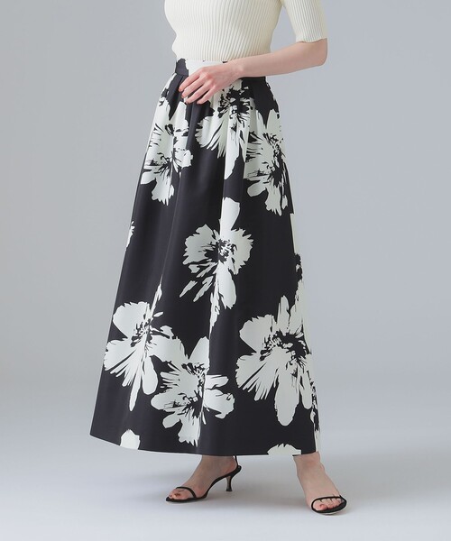 EFFE BEAMS（エッフェビームス）の「M・fil / フラワープリント フレアスカート（スカート・レディース・ブラック/パープル・36/38）」の12枚目の写真