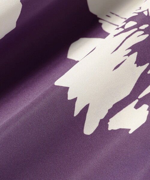 EFFE BEAMS（エッフェビームス）の「M・fil / フラワープリント フレアスカート（スカート・レディース・ブラック/パープル・36/38）」の3枚目の写真