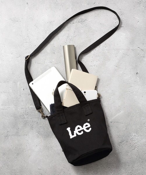 Lee(リー)の「Lee/リー キャンバス プリントロゴ 丸底 バケツ型 2WAYバッグ(ショルダーバッグ・レディース・ブラック/ホワイト・FREE)」の2枚目の写真