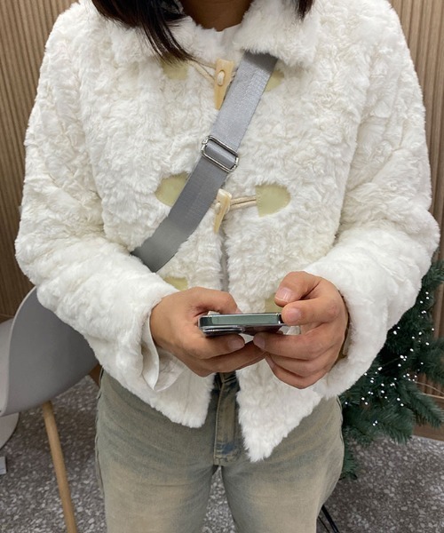 VIVID LADY(ビビッドレディー)の「ショート丈ダッフルファーコート レディース 冬(ダッフルコート・レディース・アイボリー/ベージュ・FREE)」の13枚目の写真