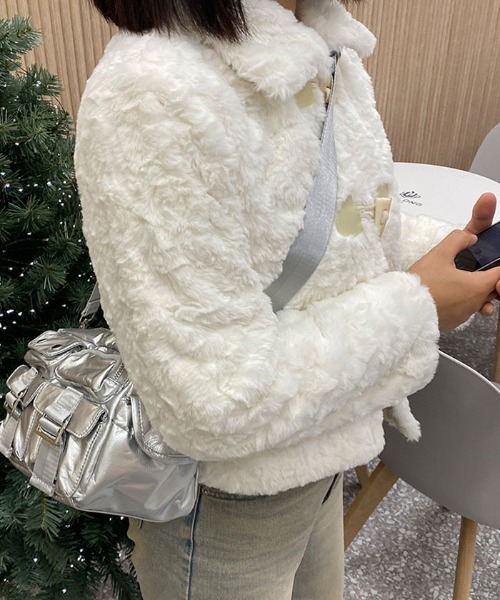 VIVID LADY(ビビッドレディー)の「ショート丈ダッフルファーコート レディース 冬(ダッフルコート・レディース・アイボリー/ベージュ・FREE)」の14枚目の写真