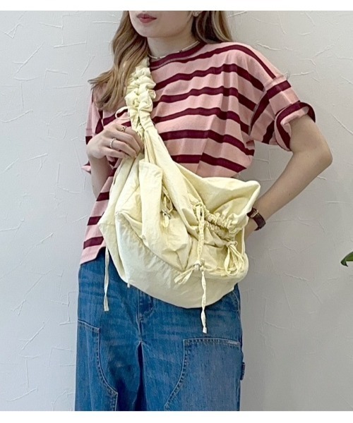 tiny tiny（ティニーティニー）の「ギャザードロストバッグ[tiny tiny(ティニーティニー)]（ショルダーバッグ・レディース・グリーン/アイボリー/ブラック/ブラック系その他/ピンク系その他/オレンジ・0）」の3枚目の写真