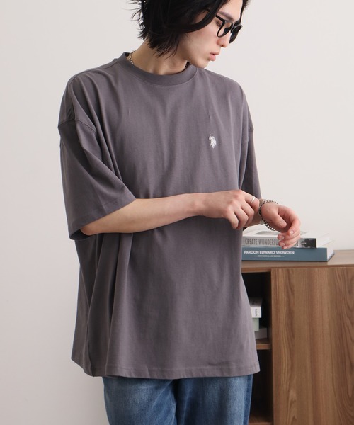 U.S. POLO ASSN.(ユーエスポロアッスン)の「【U.S. POLO ASSN./ユーエスポロアッスン】 オーバーサイズ ポニー刺繍 ショートスリーブTシャツ(Tシャツ/カットソー・メンズ・ペールイエロー/サックスブルー/ブラック/杢グレー/ダークグリーン/ネイビー/ベージュ/ピンク/ホワイト/チャコールグレー/アッシュグレー/ライトピンク/ダークブラウン/ブラック系1/オートミール・LL/L/M/S)」の4枚目の写真