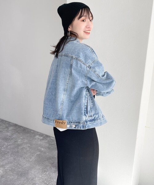 fredy emue(フレディエミュ)の「ノーカラーデニムジャケット(デニムジャケット・レディース・サックスブルー/グレイッシュブルー・38)」の5枚目の写真