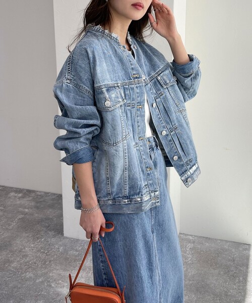 fredy emue(フレディエミュ)の「ノーカラーデニムジャケット(デニムジャケット・レディース・サックスブルー/グレイッシュブルー・38)」の12枚目の写真