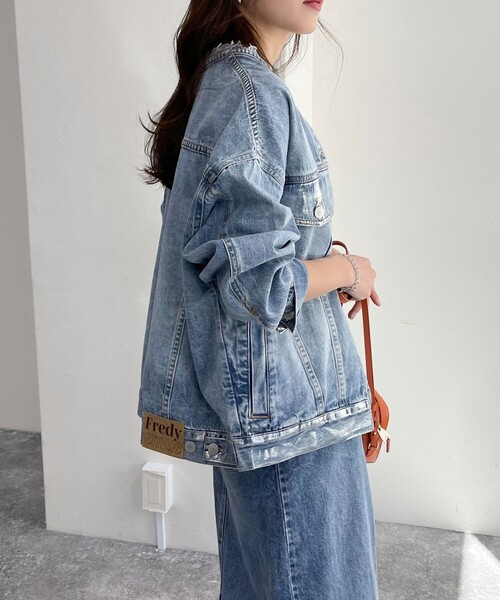 fredy emue(フレディエミュ)の「ノーカラーデニムジャケット(デニムジャケット・レディース・サックスブルー/グレイッシュブルー・38)」の14枚目の写真