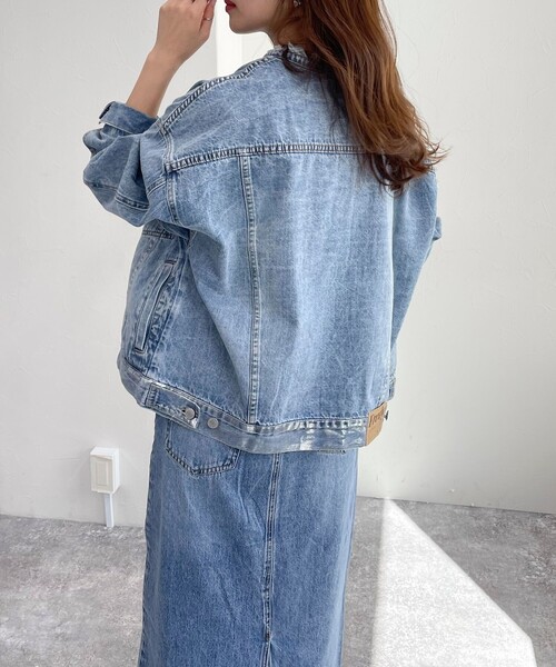 fredy emue(フレディエミュ)の「ノーカラーデニムジャケット(デニムジャケット・レディース・サックスブルー/グレイッシュブルー・38)」の16枚目の写真