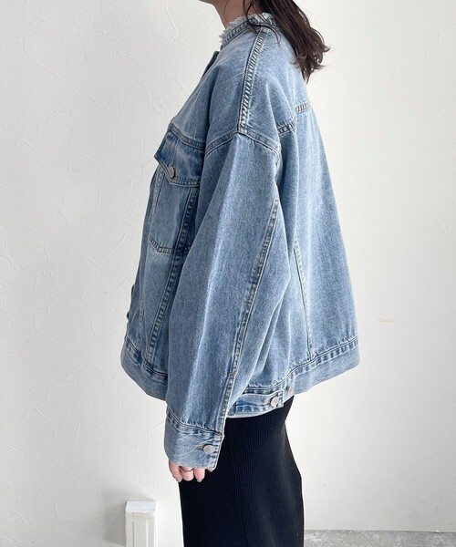 fredy emue(フレディエミュ)の「ノーカラーデニムジャケット(デニムジャケット・レディース・サックスブルー/グレイッシュブルー・38)」の18枚目の写真