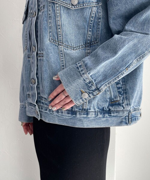 fredy emue(フレディエミュ)の「ノーカラーデニムジャケット(デニムジャケット・レディース・サックスブルー/グレイッシュブルー・38)」の21枚目の写真