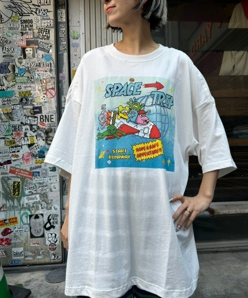 Candy Stripper(キャンディストリッパー)の「SPACE TRIP BIG BIG Tシャツ(Tシャツ/カットソー・レディース・イエロー/パープル/オフホワイト/ブラック・2)」の2枚目の写真