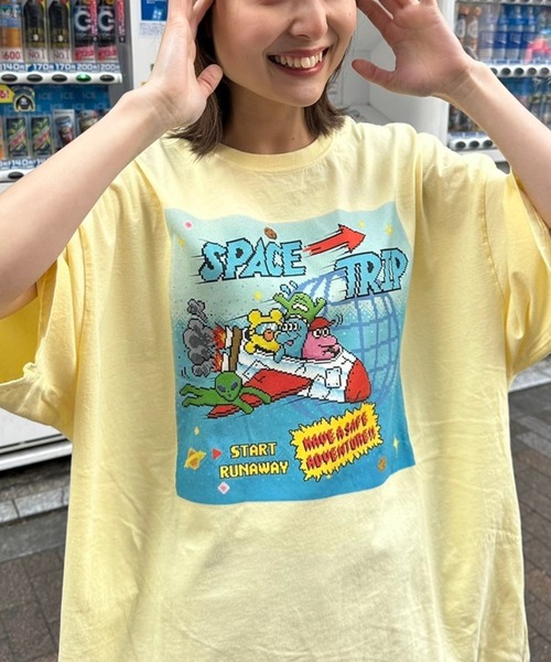 Candy Stripper(キャンディストリッパー)の「SPACE TRIP BIG BIG Tシャツ(Tシャツ/カットソー・レディース・イエロー/パープル/オフホワイト/ブラック・2)」の1枚目の写真
