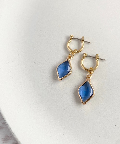 tone(トーン)の「【As】【アレルギー対応】カラフルストーン チタンフープ ゆらゆらピアス(MA)(ピアス(両耳用)・レディース・イエロー/クリア/ブルー/パープル/レッド/ピンク/グリーン系2/グリーン/ブラウン・FREE)」の5枚目の写真