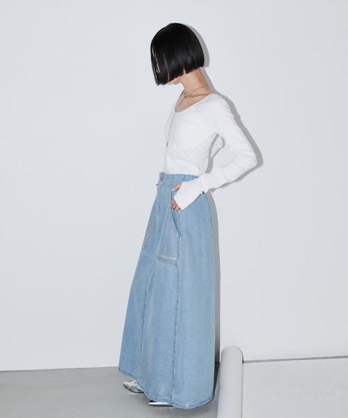 AIC.（エーアイシー）の「バックスリット箔プリントデニムロングスカート（デニムスカート・レディース・ライトブルー/ブラック・FREE）」の5枚目の写真