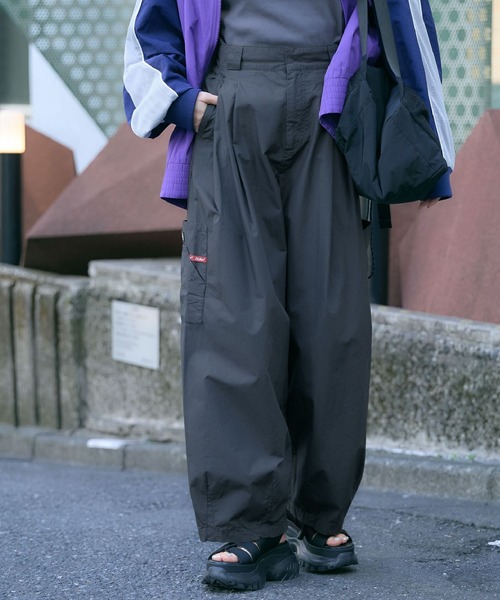 Dickies（ディッキーズ）の「【Dickies/ディッキーズ】2タック/ダンプバルーンワイドパンツ（チノパンツ・レディース・ピンク系その他/ブラック/ブルー・FREE）」の2枚目の写真