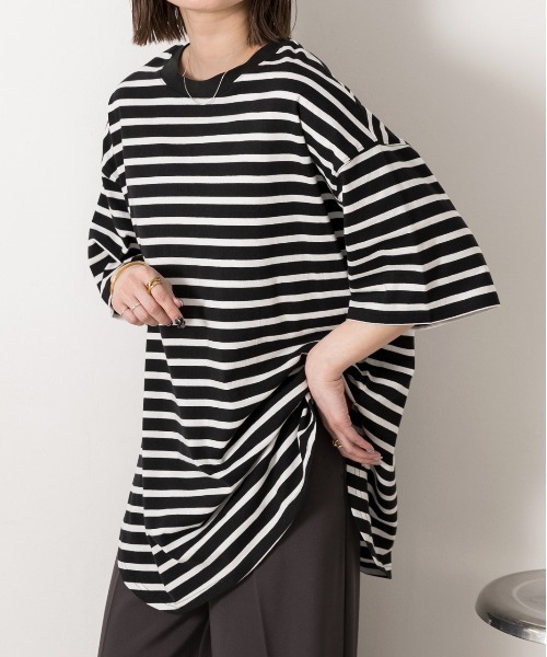 ad thie(アドティエ)の「裾ラウンド ボーダーTシャツ(Tシャツ/カットソー・レディース・モスグリーン/ネイビー/ピンク/オフホワイト/ライトブルー/ブラック/モカ・MEDIUM/LARGE)」の2枚目の写真