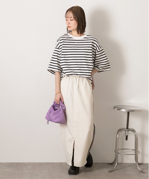 ad thie(アドティエ)の「裾ラウンド ボーダーTシャツ(Tシャツ/カットソー・レディース・モスグリーン/ネイビー/ピンク/オフホワイト/ライトブルー/ブラック/モカ・MEDIUM/LARGE)」の8枚目の写真
