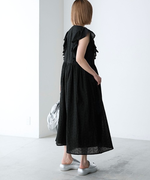 forksy.(フォルクシー)の「【forksy.】アイレット刺繍レースフリルワンピース(ワンピース・レディース・ブラック/オフホワイト・FREE)」の6枚目の写真