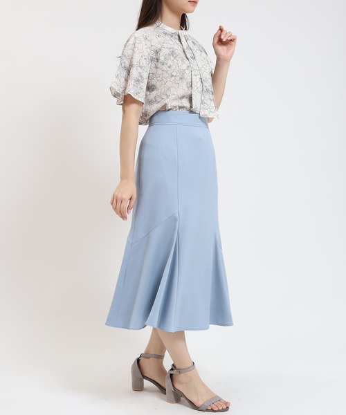 TRUDEA(トルディア)の「線描き花柄2wayデザインブラウス(シャツ/ブラウス・レディース・ホワイト/ブラック・MEDIUM/LARGE)」の6枚目の写真