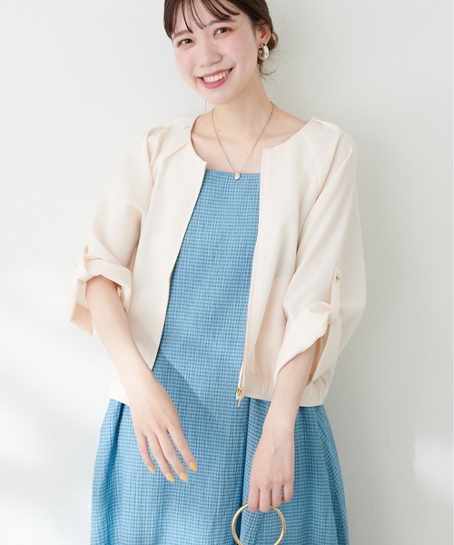natural couture(ナチュラルクチュール)の「肩タック涼しげブルゾン(ブルゾン・レディース・アイボリー/サックスブルー/グレイッシュベージュ・FREE)」の5枚目の写真