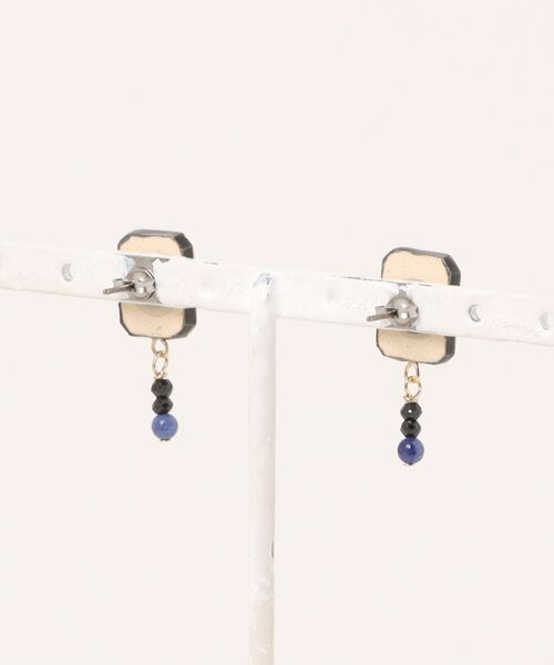 tone(トーン)の「【IRODORI】jewel cut ソーダライト+スピネルのpierce(square)(ピアス(両耳用)・レディース・ブラック・FREE)」の2枚目の写真