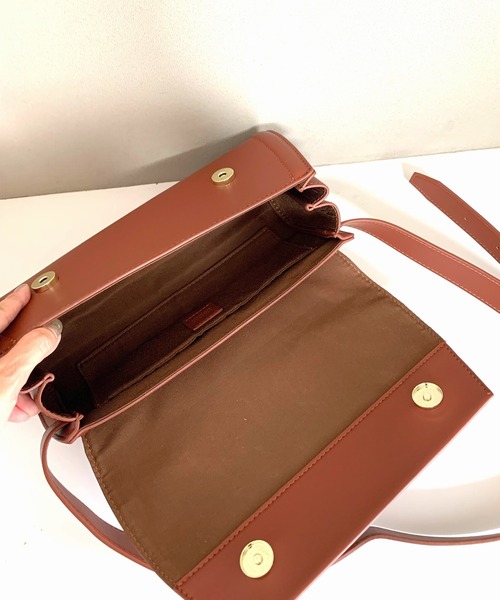 Q（キュー）の「ロールバッグ（ボディバッグ/ウエストポーチ・レディース・ブラウン/ブラック・ONE SIZE）」の13枚目の写真