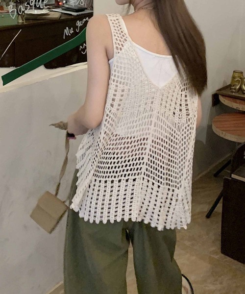NANEA(ナネア)の「Vネックシアーニットベスト(ベスト・レディース・アイボリー/ブラック/ホワイト・フリー)」の17枚目の写真