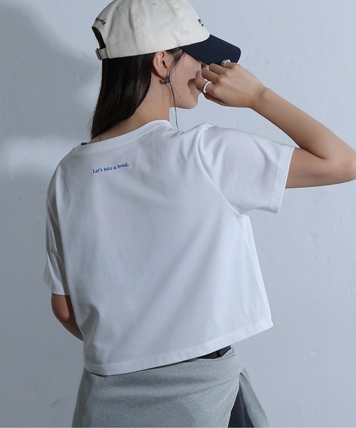 COLONY 2139（コロニートゥーワンスリーナイン）の「バックロゴ刺繍コンパクトTシャツ（Tシャツ/カットソー・レディース・サックスブルー/オフホワイト/ライトグレー/チャコールグレー・FREE）」の2枚目の写真