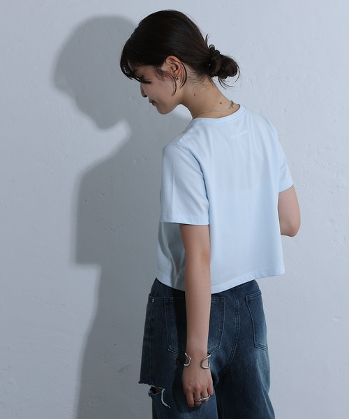 COLONY 2139（コロニートゥーワンスリーナイン）の「バックロゴ刺繍コンパクトTシャツ（Tシャツ/カットソー・レディース・サックスブルー/オフホワイト/ライトグレー/チャコールグレー・FREE）」の15枚目の写真