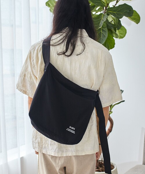 SHIPS（シップス）の「【WEB限定】SHIPS: COPYRIGHT ロゴ 60/40クロス ミニ ショルダー バッグ（ショルダーバッグ・メンズ・ブラック/ネイビー・ONE SIZE）」の21枚目の写真