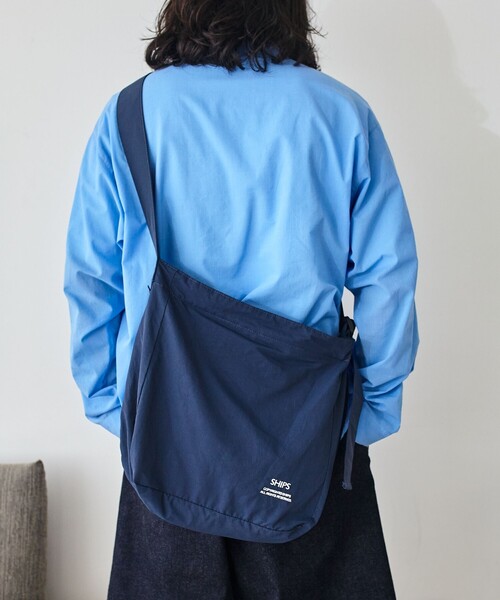 SHIPS（シップス）の「【WEB限定】SHIPS: COPYRIGHT ロゴ 60/40クロス ミニ ショルダー バッグ（ショルダーバッグ・メンズ・ブラック/ネイビー・ONE SIZE）」の18枚目の写真