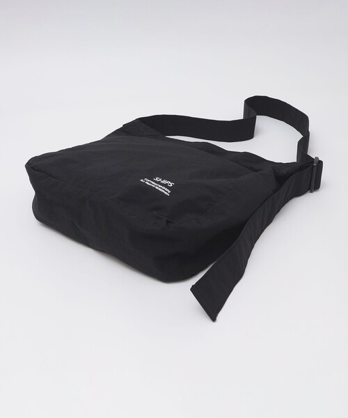 SHIPS（シップス）の「【WEB限定】SHIPS: COPYRIGHT ロゴ 60/40クロス ミニ ショルダー バッグ（ショルダーバッグ・メンズ・ブラック/ネイビー・ONE SIZE）」の5枚目の写真