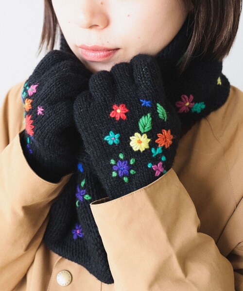 BEAMS BOY（ビームスボーイ）の「手編み フラワー刺繍 グローブ（手袋・レディース・ブラック/チャコールグレー/オフホワイト・ONE SIZE）」の15枚目の写真