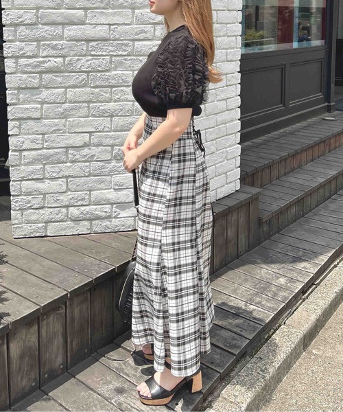 INGNI(イング)の「フリルスリーブニット(Tシャツ/カットソー・レディース・ボルドー/ブラック/オフホワイト・M)」の10枚目の写真