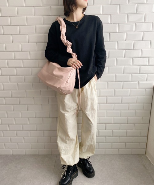 LOVALOT(ラバロット)の「ビッグシャーリングショルダーバッグ(ショルダーバッグ・レディース・ブラック/シルバー/ピンク/ホワイト/ブルー・FREE)」の1枚目の写真