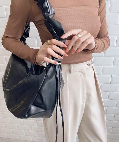 LOVALOT(ラバロット)の「ビッグシャーリングショルダーバッグ(ショルダーバッグ・レディース・ブラック/シルバー/ピンク/ホワイト/ブルー・FREE)」の8枚目の写真