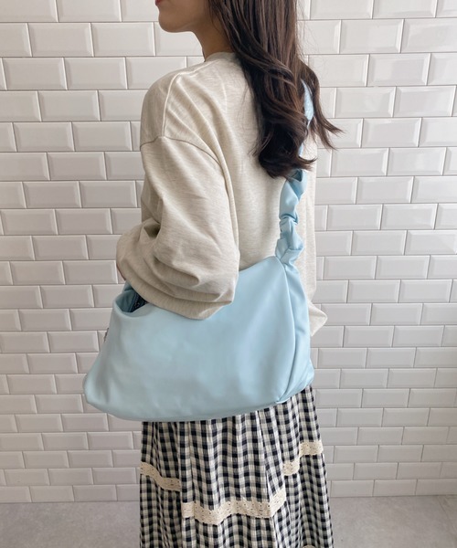 LOVALOT(ラバロット)の「ビッグシャーリングショルダーバッグ(ショルダーバッグ・レディース・ブラック/シルバー/ピンク/ホワイト/ブルー・FREE)」の12枚目の写真