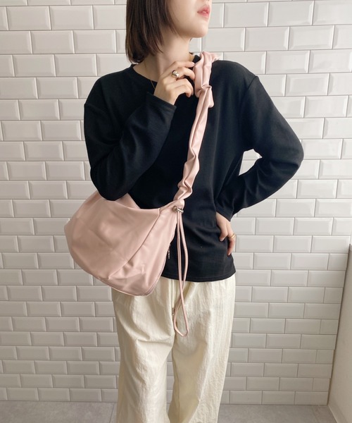 LOVALOT(ラバロット)の「ビッグシャーリングショルダーバッグ(ショルダーバッグ・レディース・ブラック/シルバー/ピンク/ホワイト/ブルー・FREE)」の15枚目の写真