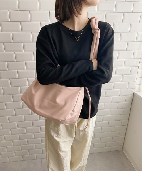 LOVALOT(ラバロット)の「ビッグシャーリングショルダーバッグ(ショルダーバッグ・レディース・ブラック/シルバー/ピンク/ホワイト/ブルー・FREE)」の16枚目の写真