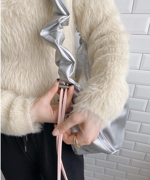 LOVALOT(ラバロット)の「ビッグシャーリングショルダーバッグ(ショルダーバッグ・レディース・ブラック/シルバー/ピンク/ホワイト/ブルー・FREE)」の21枚目の写真