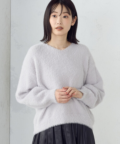 COMME CA ISM(コムサイズム)の「【ウォッシャブル】シャギー Vネックニット(ニット/セーター・レディース・ブルー/ライトグレー/チャコール/ホワイト/キャメル・FREE)」の3枚目の写真