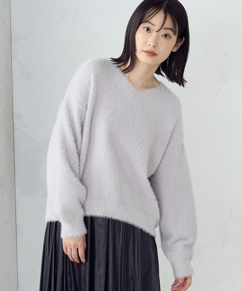 COMME CA ISM(コムサイズム)の「【ウォッシャブル】シャギー Vネックニット(ニット/セーター・レディース・ブルー/ライトグレー/チャコール/ホワイト/キャメル・FREE)」の8枚目の写真