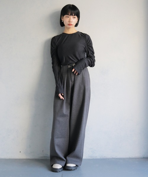 cheriella(シェリエラ)の「【cheriella】リップルパフショルダートップス RIPPLE PUFF SHOULDER TOPS(Tシャツ/カットソー・レディース・アイボリー/ブラック・M)」の16枚目の写真