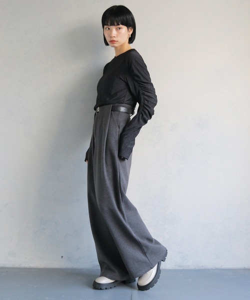 cheriella(シェリエラ)の「【cheriella】リップルパフショルダートップス RIPPLE PUFF SHOULDER TOPS(Tシャツ/カットソー・レディース・アイボリー/ブラック・M)」の17枚目の写真