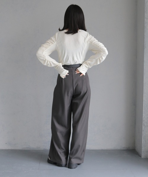 cheriella(シェリエラ)の「【cheriella】リップルパフショルダートップス RIPPLE PUFF SHOULDER TOPS(Tシャツ/カットソー・レディース・アイボリー/ブラック・M)」の20枚目の写真