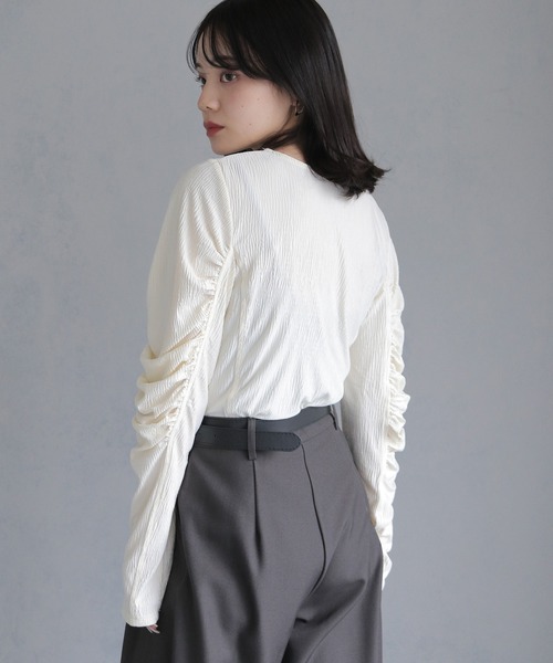 cheriella(シェリエラ)の「【cheriella】リップルパフショルダートップス RIPPLE PUFF SHOULDER TOPS(Tシャツ/カットソー・レディース・アイボリー/ブラック・M)」の12枚目の写真