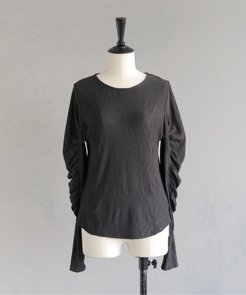 cheriella(シェリエラ)の「【cheriella】リップルパフショルダートップス RIPPLE PUFF SHOULDER TOPS(Tシャツ/カットソー・レディース・アイボリー/ブラック・M)」の3枚目の写真