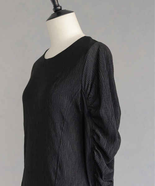 cheriella(シェリエラ)の「【cheriella】リップルパフショルダートップス RIPPLE PUFF SHOULDER TOPS(Tシャツ/カットソー・レディース・アイボリー/ブラック・M)」の5枚目の写真