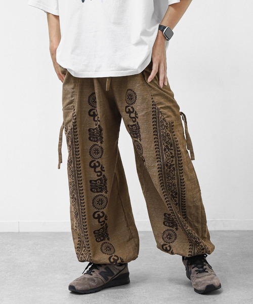MARAI(マーライ)の「エスニック柄 バルーンカーゴパンツ サルエルパンツ イージーパンツ(カーゴパンツ・レディース・ブラウン/レッド/イエロー/ネイビー/ダークグリーン/ブラック/ブルー/グリーン/オレンジ・FREE)」の2枚目の写真