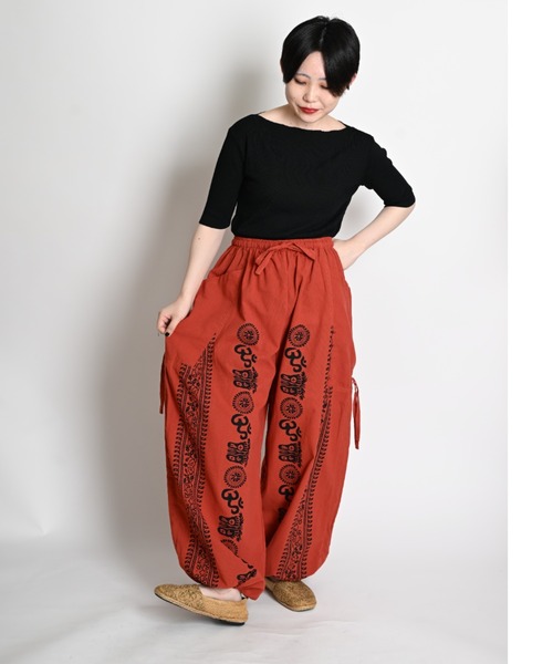 MARAI(マーライ)の「エスニック柄 バルーンカーゴパンツ サルエルパンツ イージーパンツ(カーゴパンツ・レディース・ブラウン/レッド/イエロー/ネイビー/ダークグリーン/ブラック/ブルー/グリーン/オレンジ・FREE)」の8枚目の写真